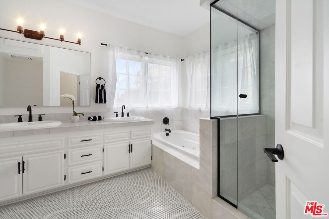 431 N Doheny Dr Unit: 6