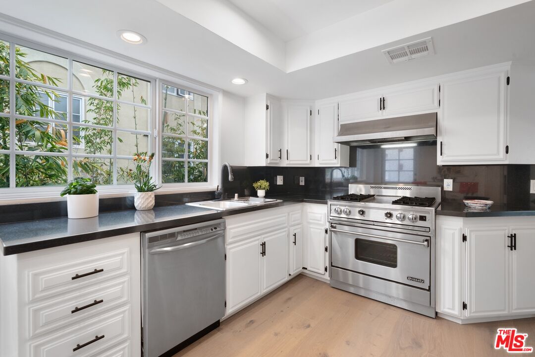 431 N Doheny Dr Unit: 6