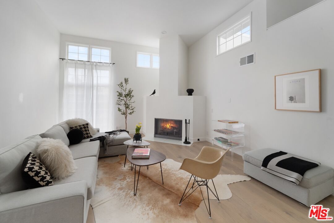 431 N Doheny Dr Unit: 6