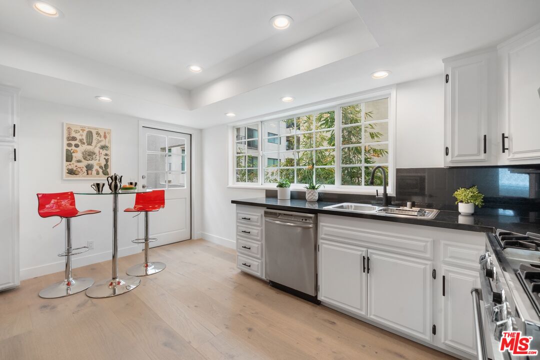 431 N Doheny Dr Unit: 6