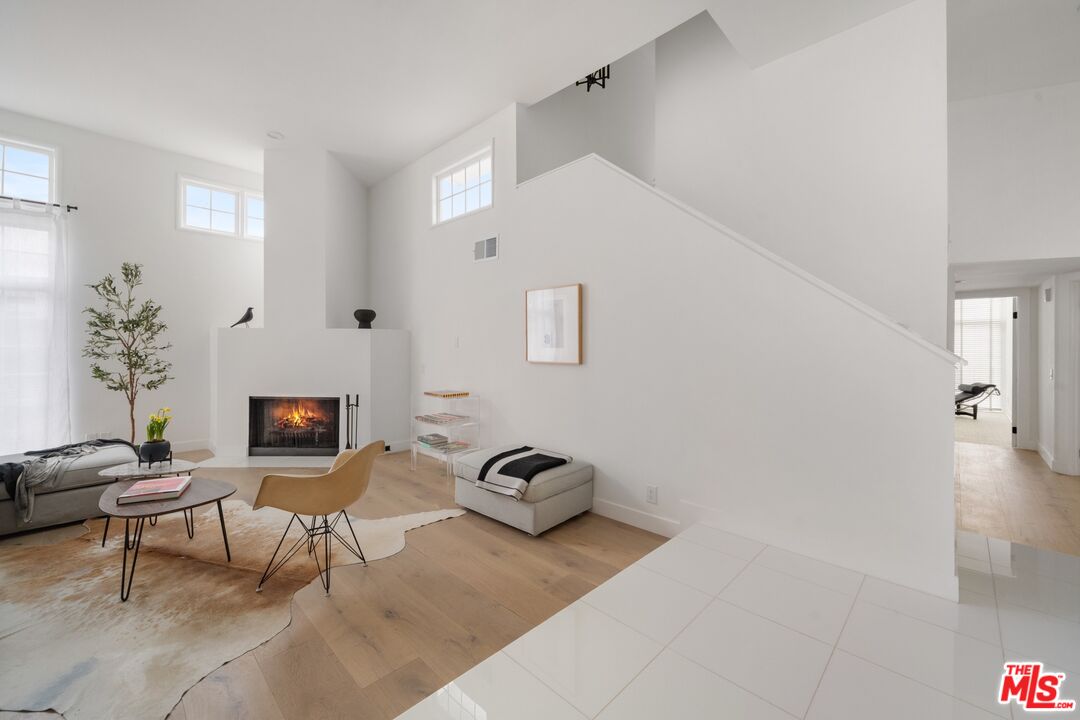 431 N Doheny Dr Unit: 6