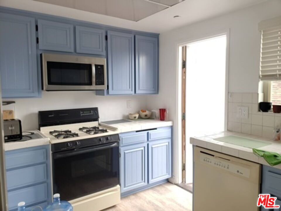 1416 S Barrington Ave Unit: 1