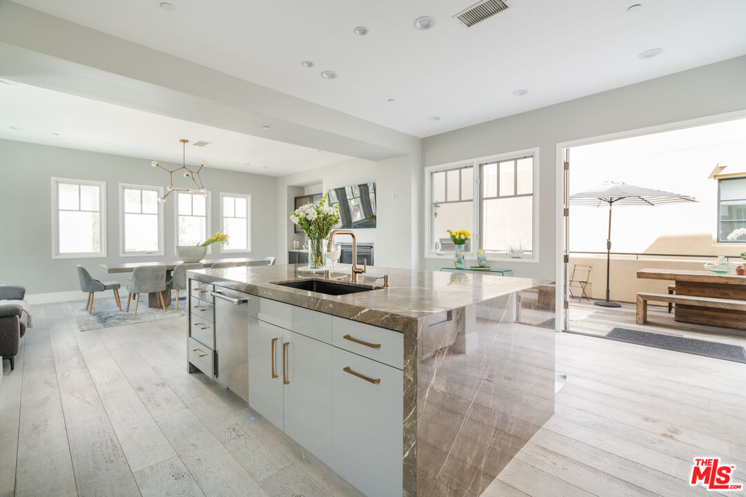 13065 Bluff Creek Dr