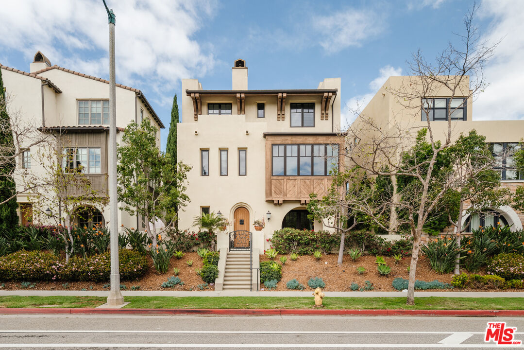 13065 Bluff Creek Dr