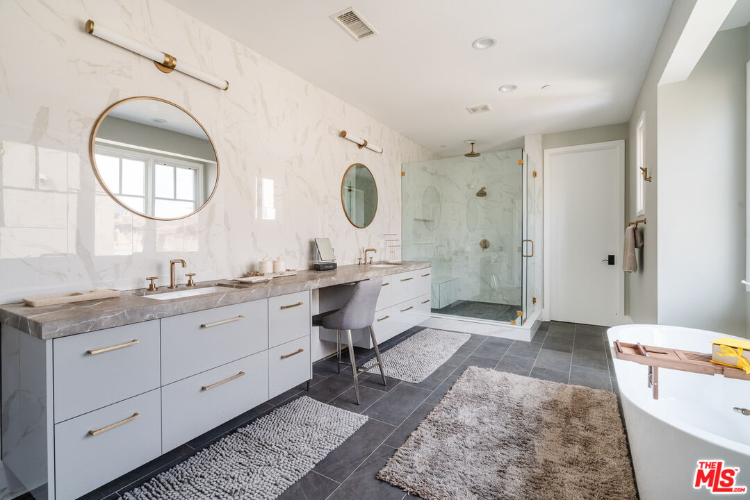 13065 Bluff Creek Dr