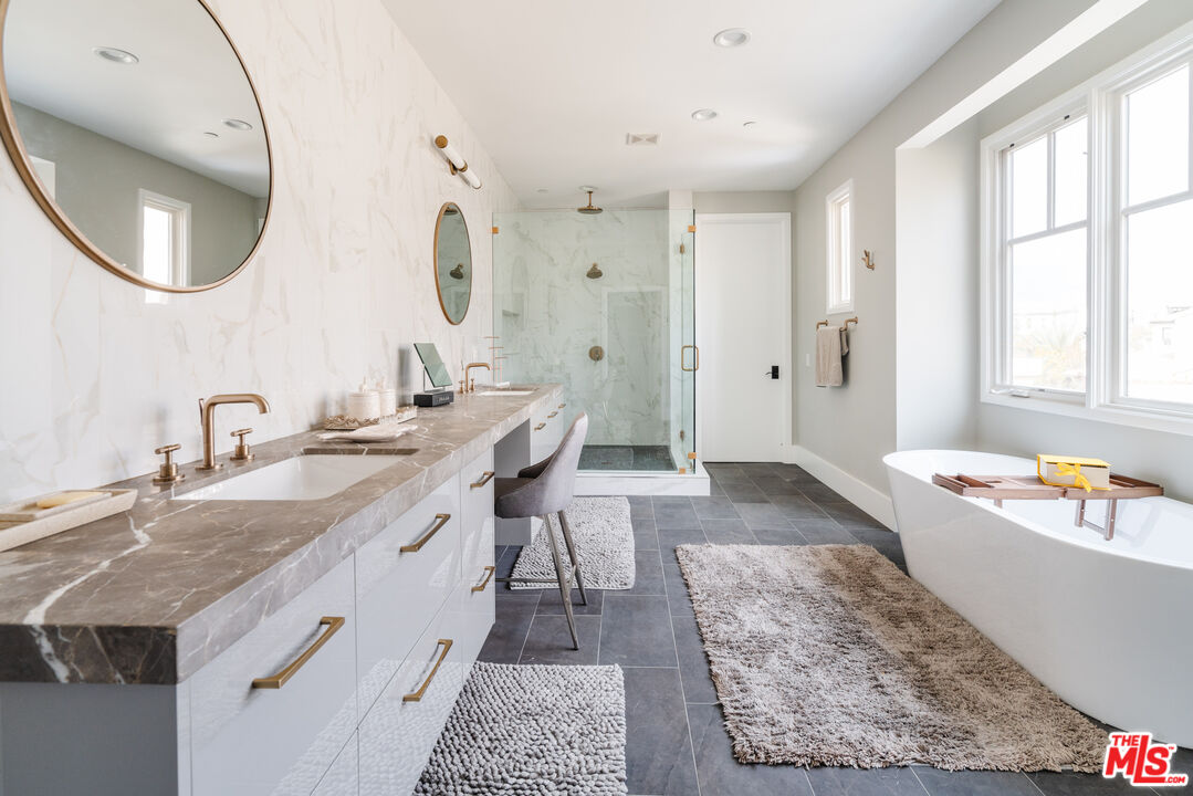 13065 Bluff Creek Dr