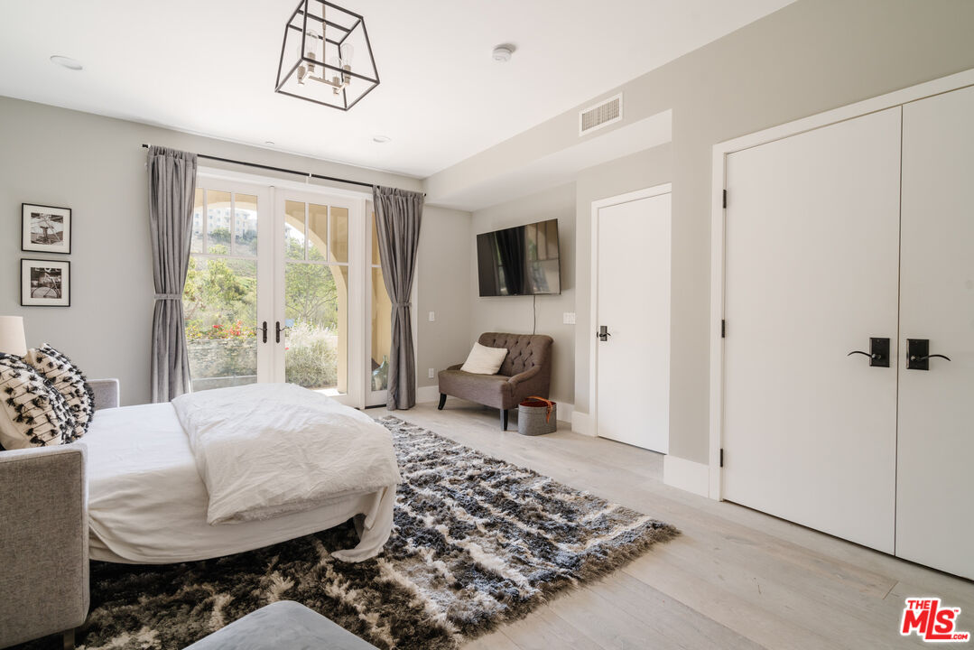 13065 Bluff Creek Dr