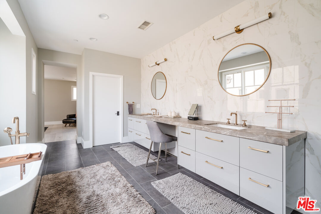 13065 Bluff Creek Dr