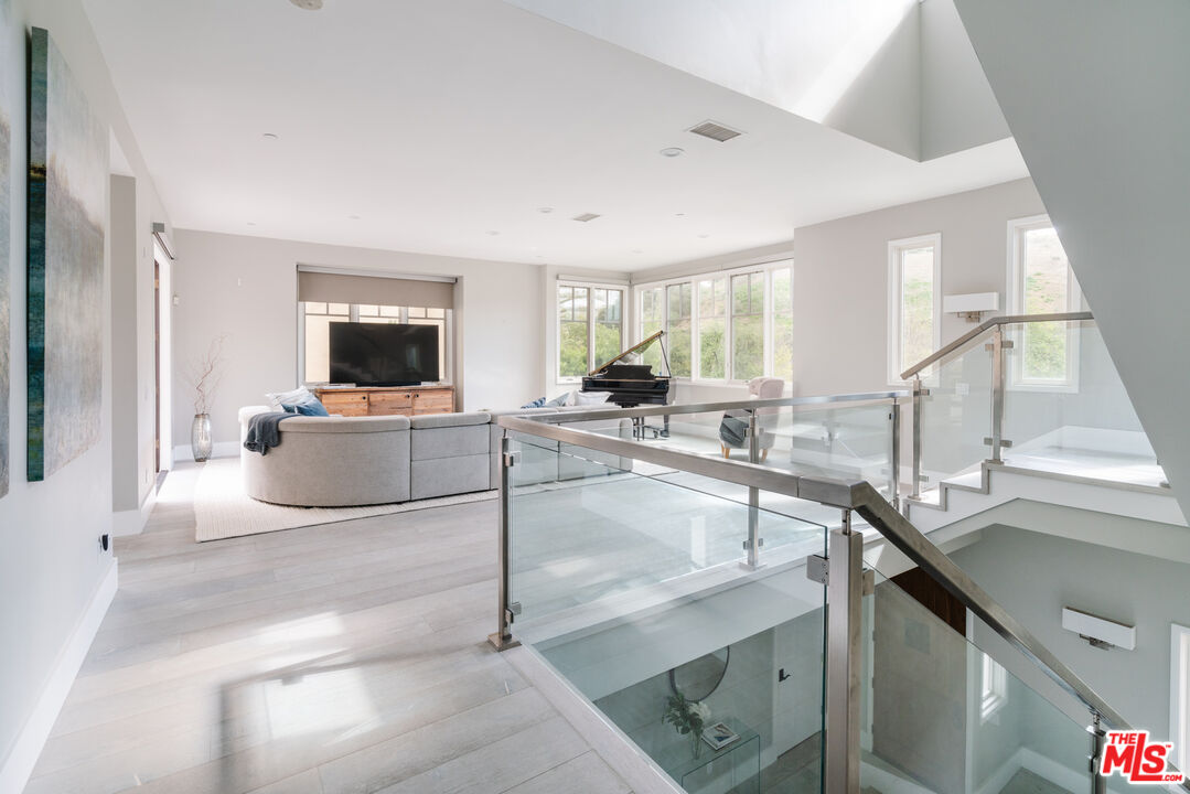 13065 Bluff Creek Dr