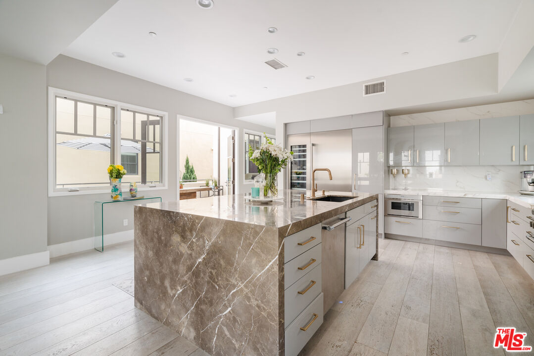 13065 Bluff Creek Dr