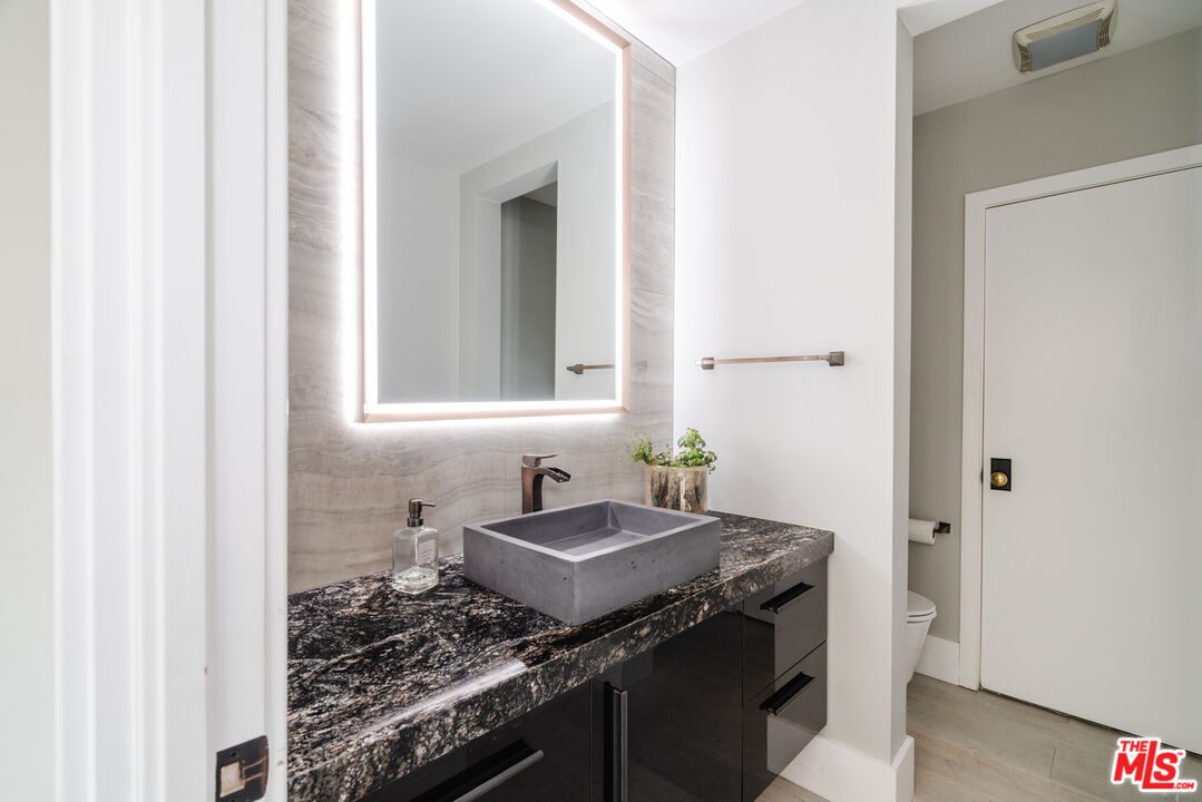 13065 Bluff Creek Dr