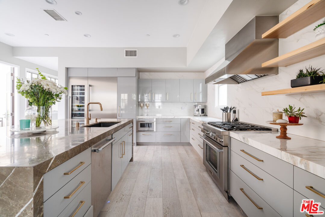 13065 Bluff Creek Dr