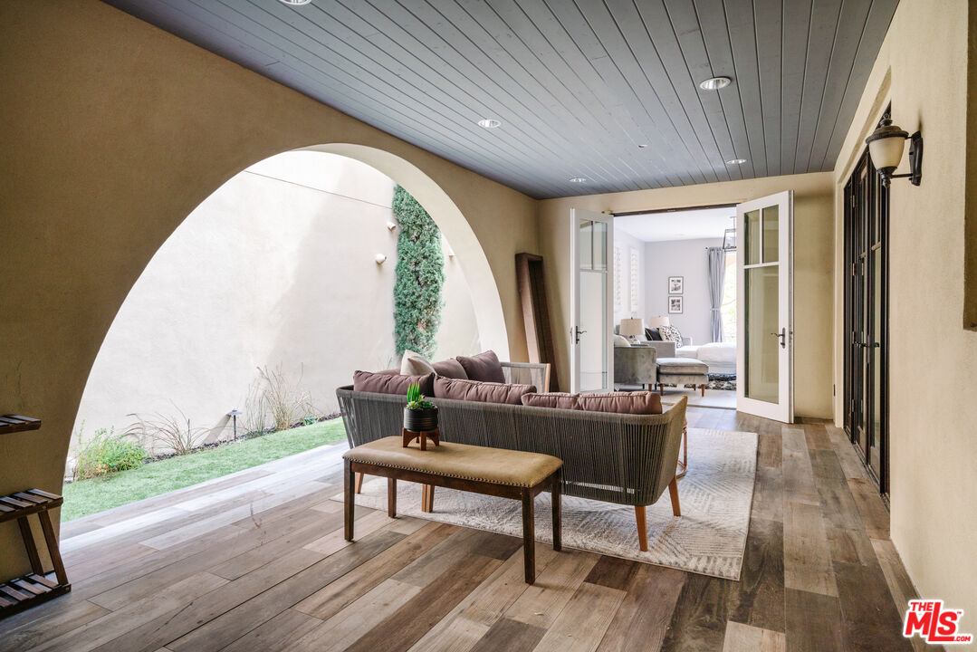 13065 Bluff Creek Dr