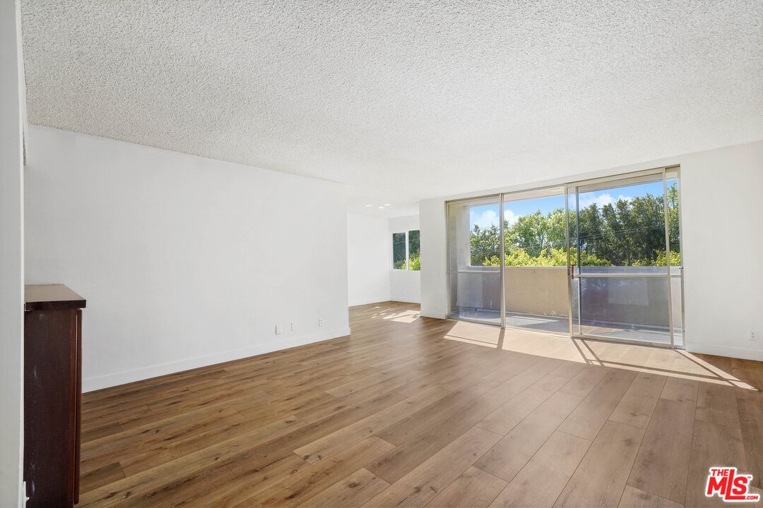 1015 N Kings Rd Unit: 310