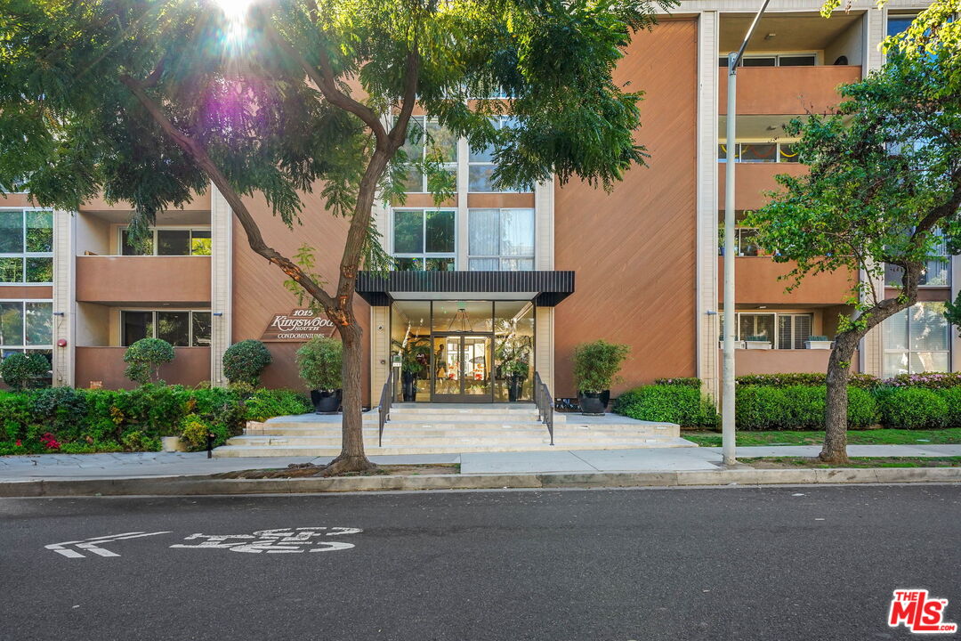 1015 N Kings Rd Unit: 310