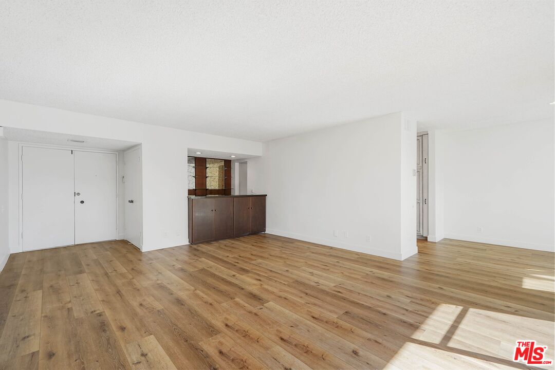 1015 N Kings Rd Unit: 310