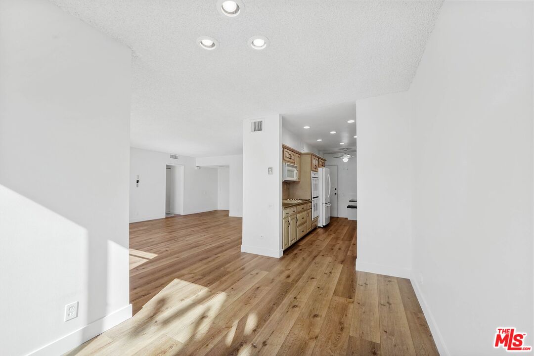 1015 N Kings Rd Unit: 310