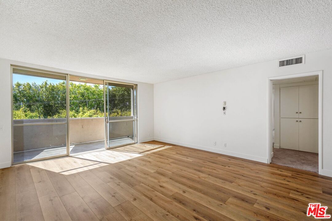 1015 N Kings Rd Unit: 310