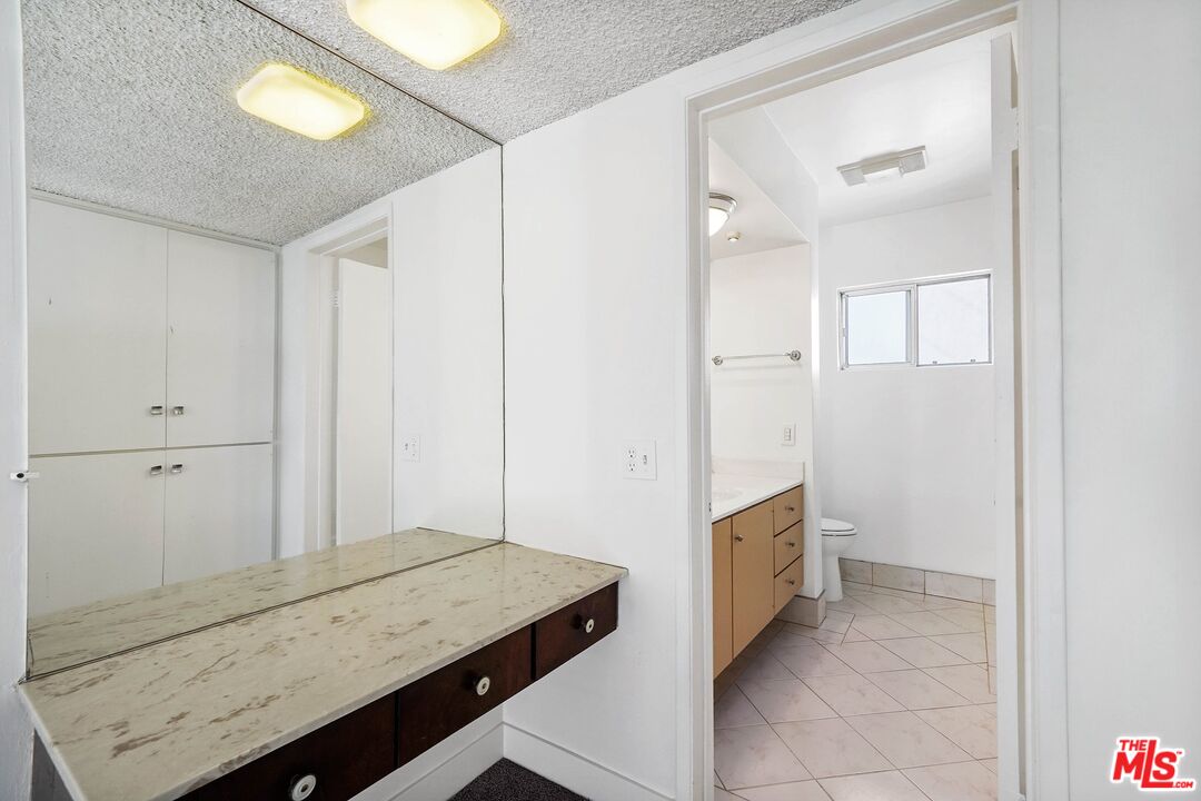 1015 N Kings Rd Unit: 310