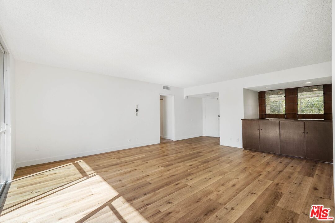 1015 N Kings Rd Unit: 310