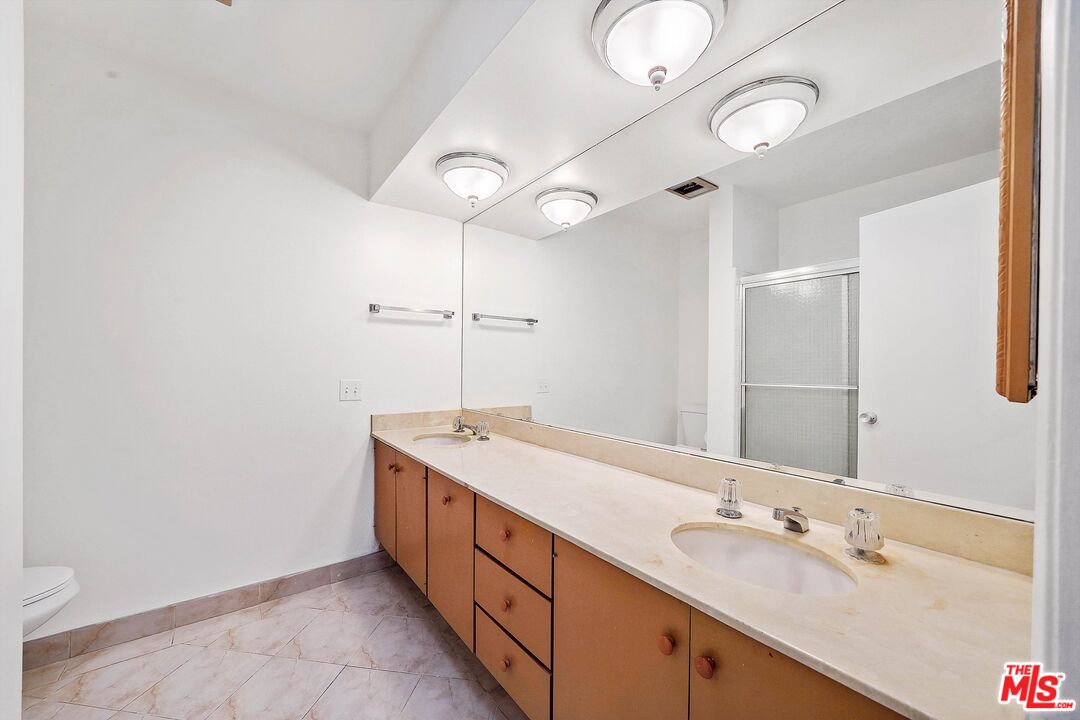 1015 N Kings Rd Unit: 310