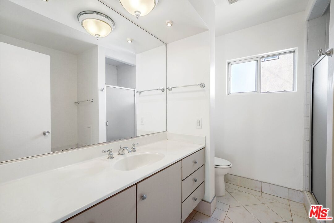 1015 N Kings Rd Unit: 310