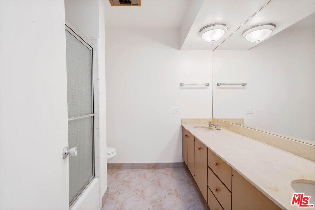 1015 N Kings Rd Unit: 310