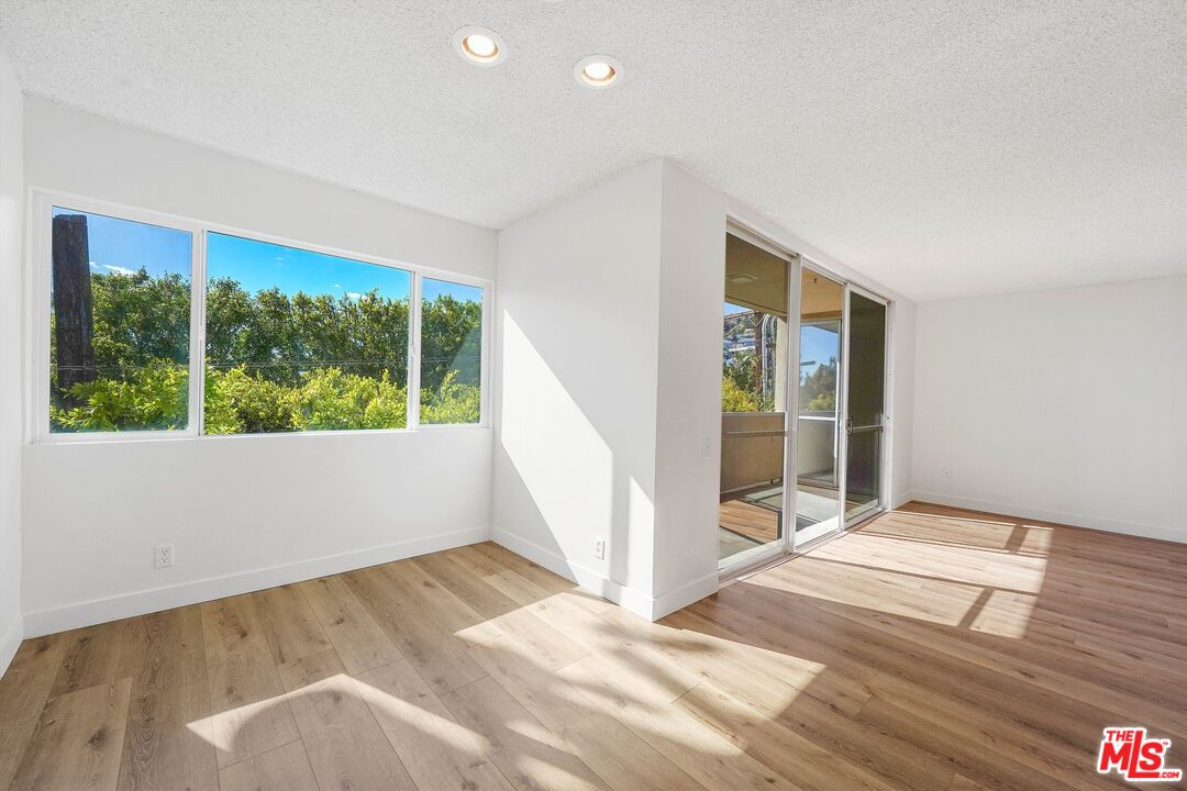 1015 N Kings Rd Unit: 310