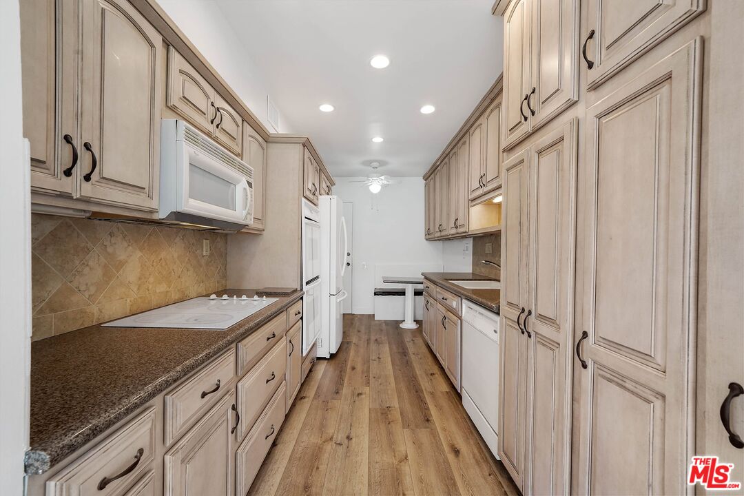 1015 N Kings Rd Unit: 310