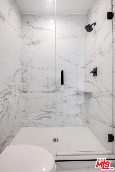 11241 Morrison St Unit: 5