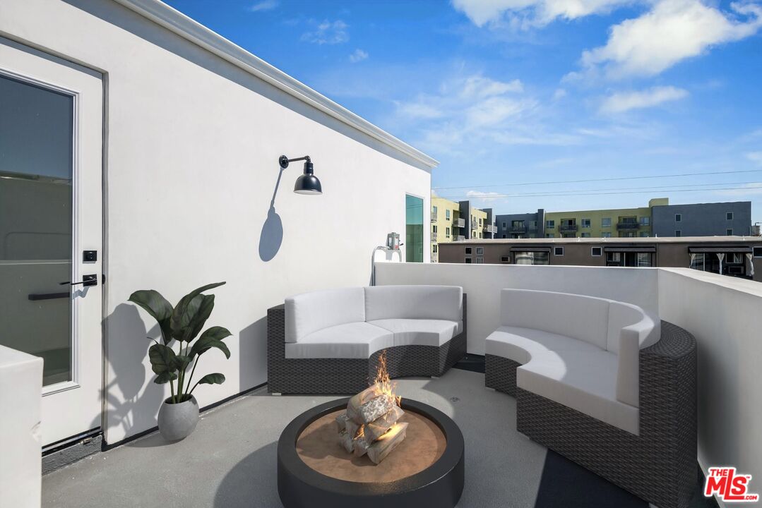 11241 Morrison St Unit: 5