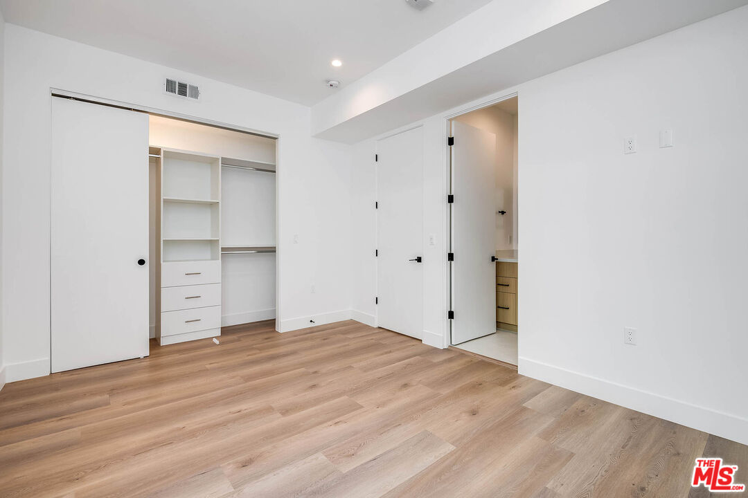 11241 Morrison St Unit: 5