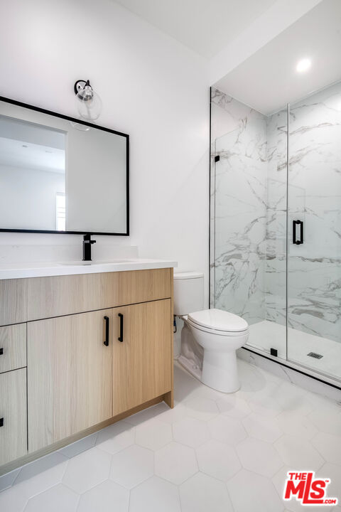 11241 Morrison St Unit: 5