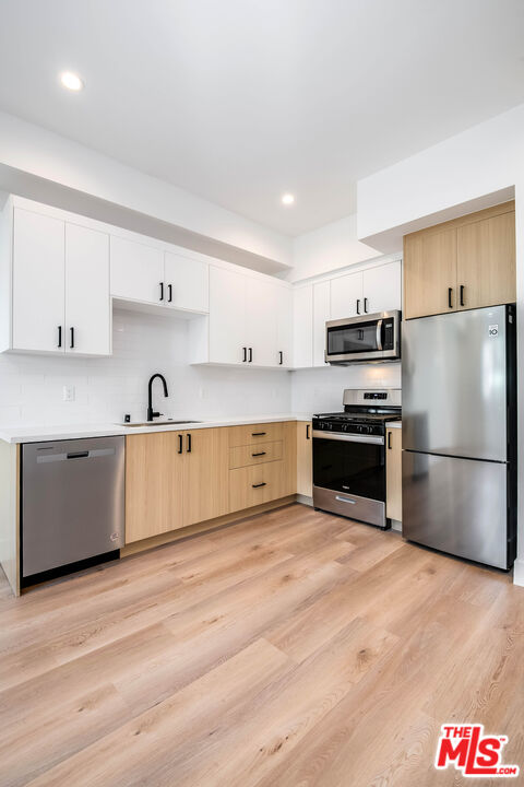 11241 Morrison St Unit: 5