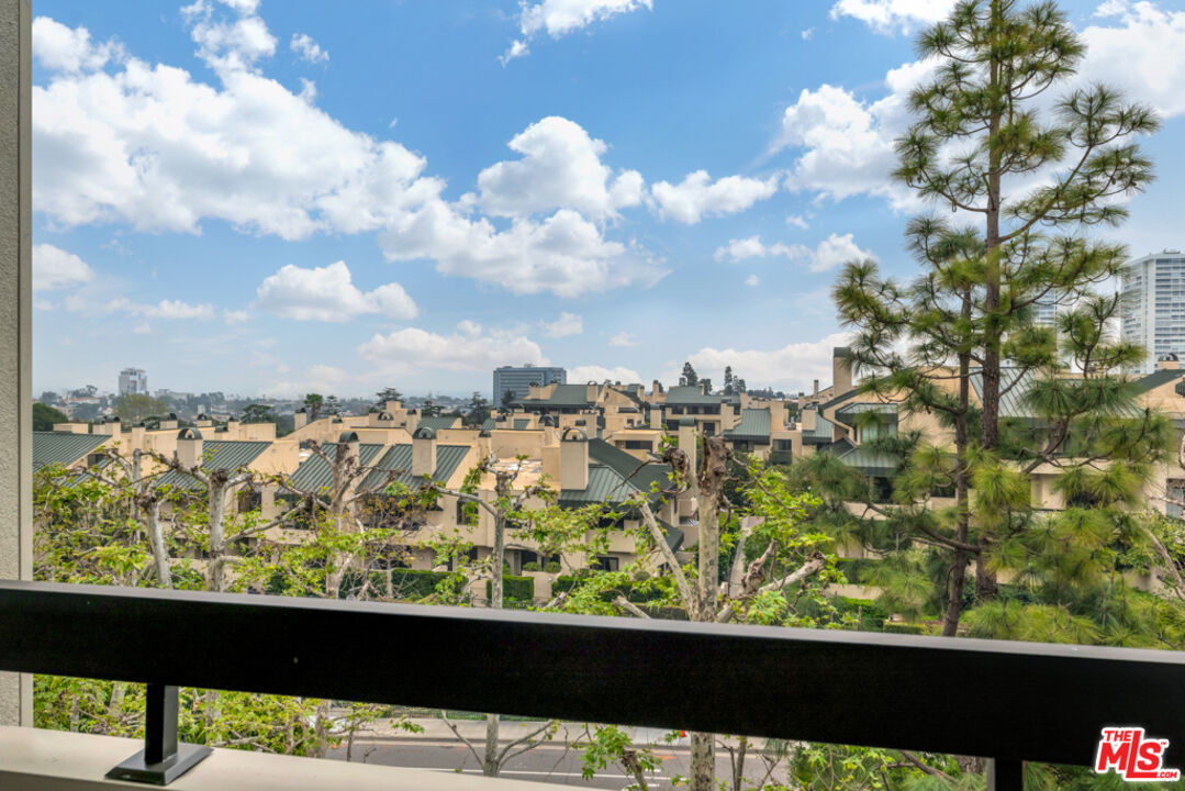 2142 Century Park Ln Unit: 307