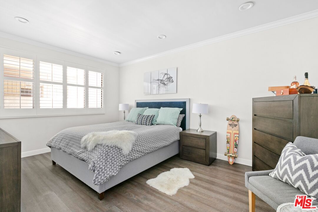 11322 Camarillo St Unit: 102