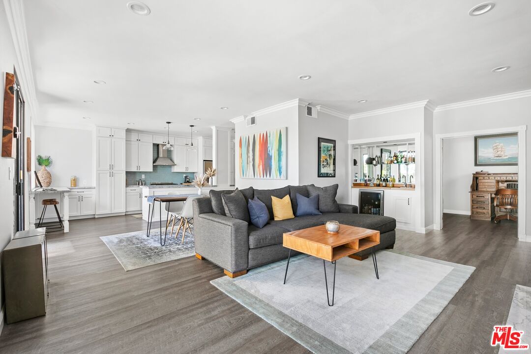 11322 Camarillo St Unit: 102