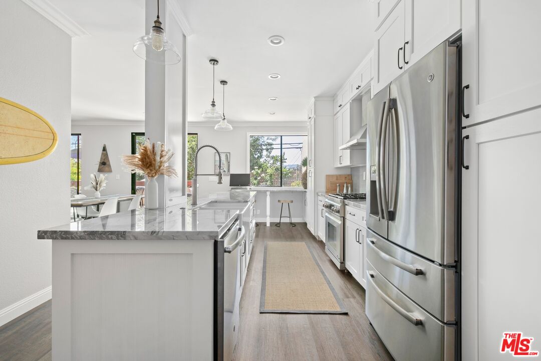 11322 Camarillo St Unit: 102