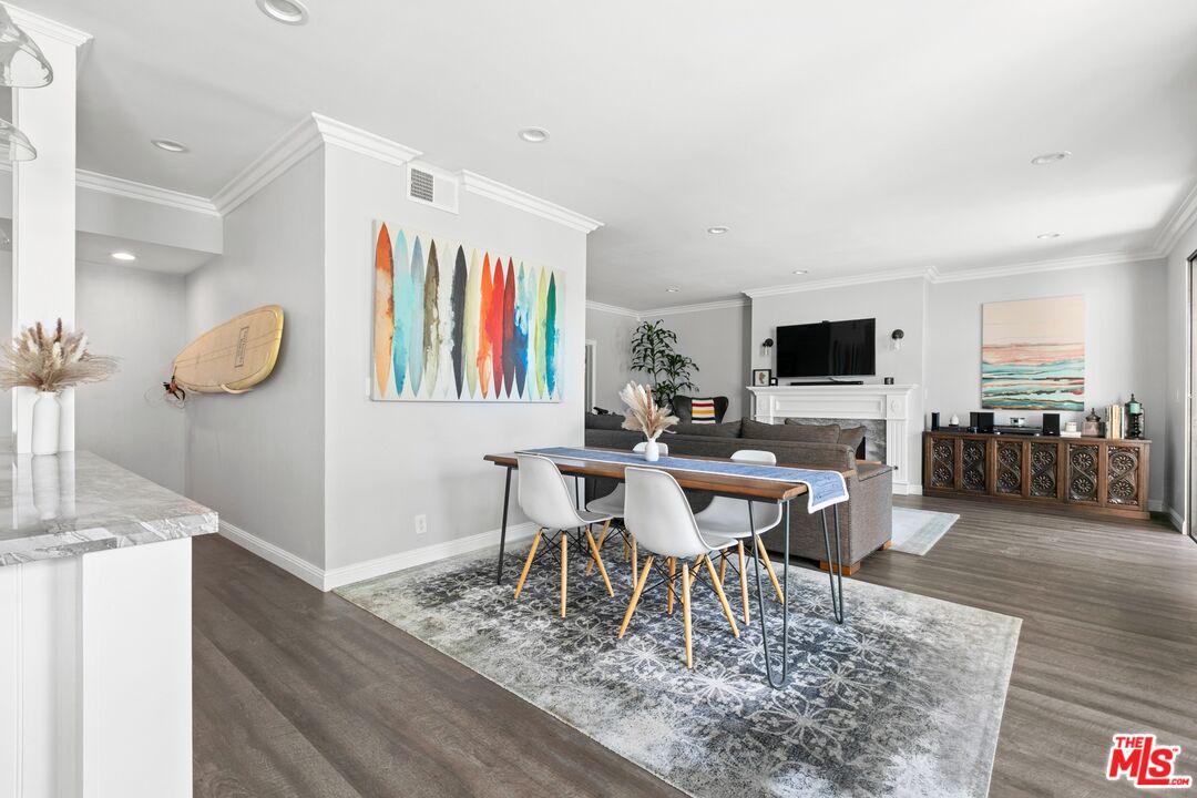 11322 Camarillo St Unit: 102