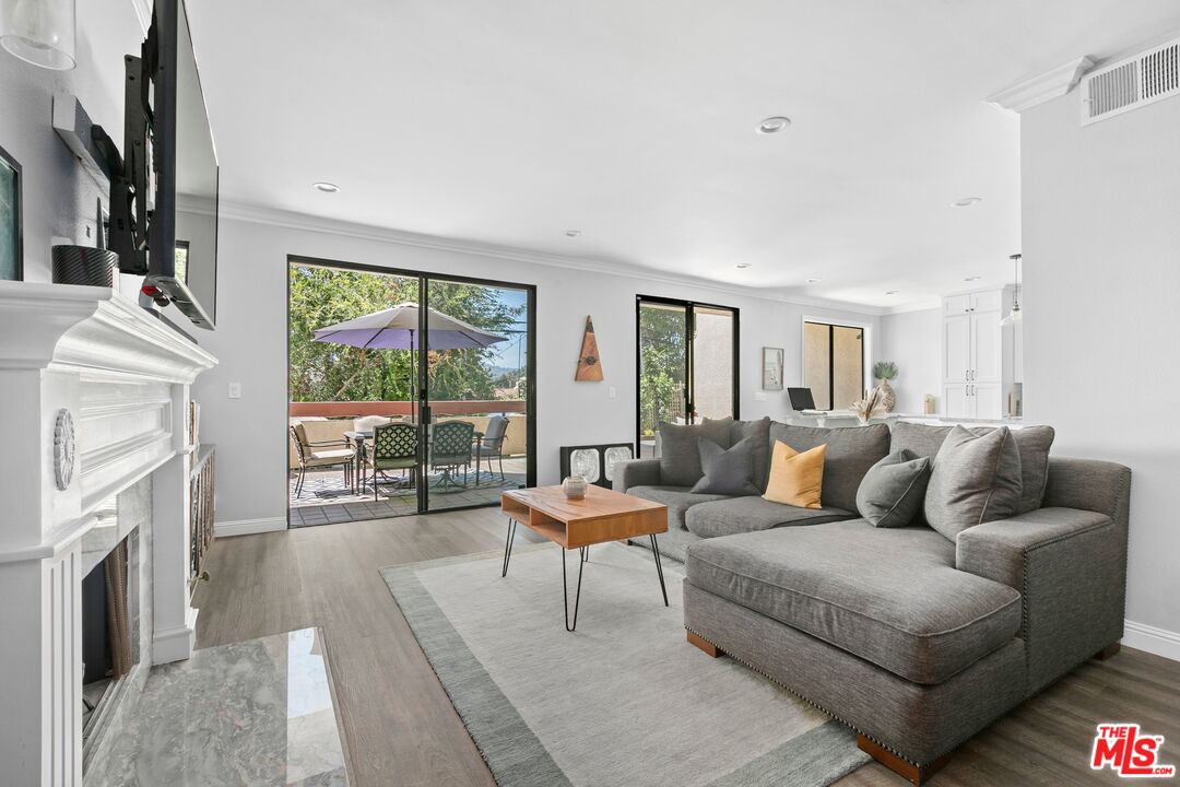 11322 Camarillo St Unit: 102