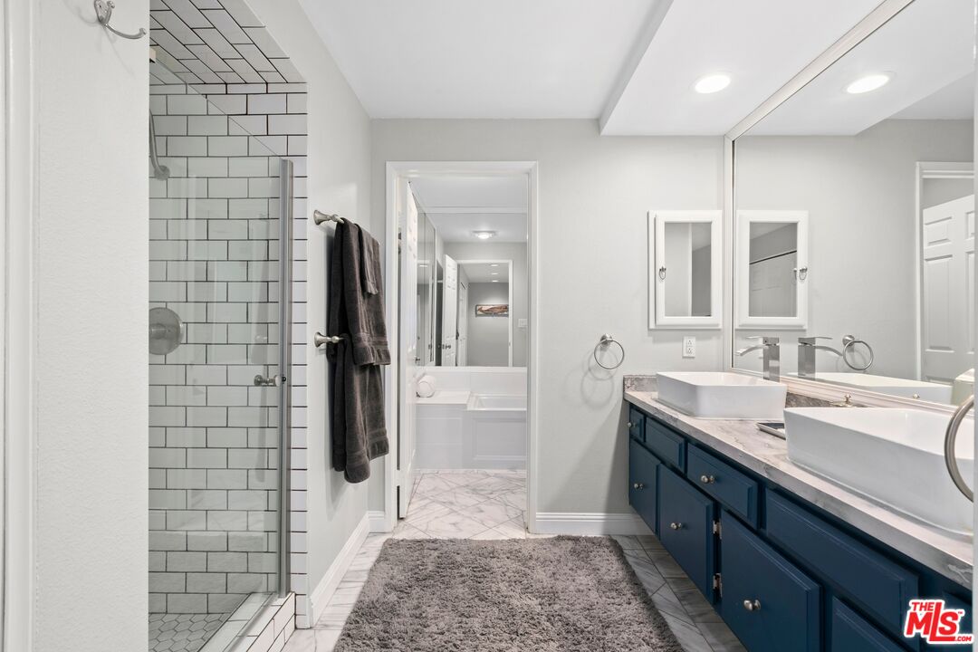 11322 Camarillo St Unit: 102