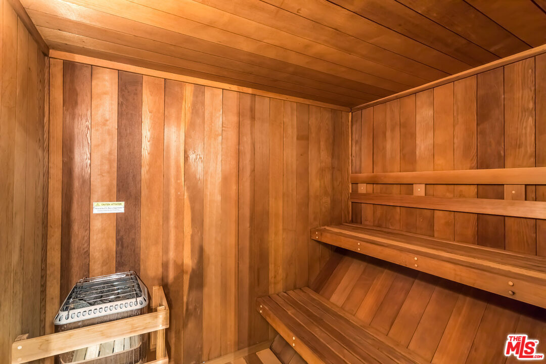 1230 Horn Ave Unit: 100