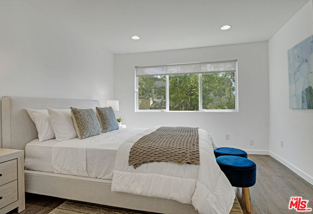 1230 Horn Ave Unit: 100