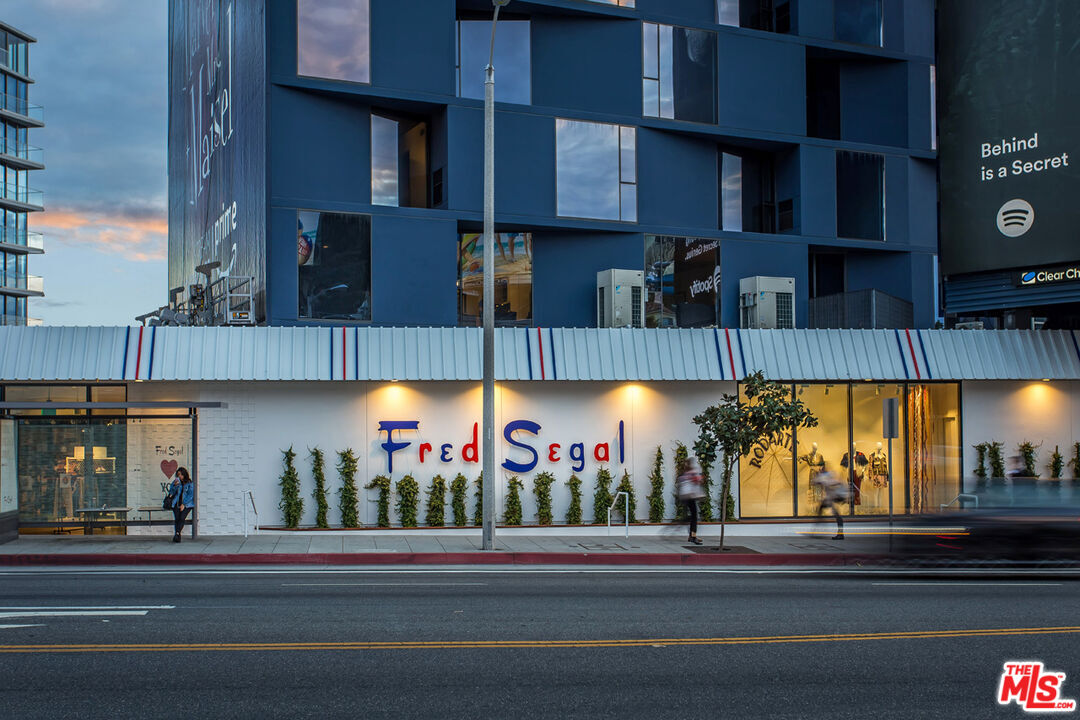 1230 Horn Ave Unit: 100