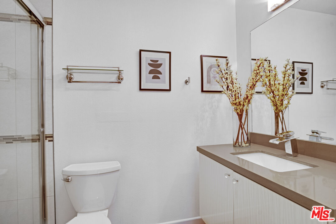 1230 Horn Ave Unit: 100