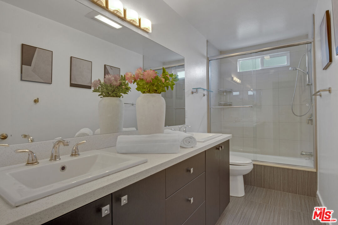 1230 Horn Ave Unit: 100