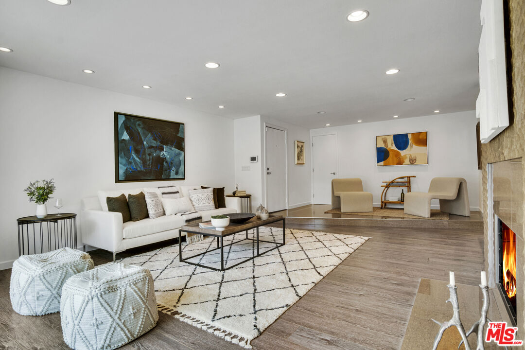 1230 Horn Ave Unit: 100