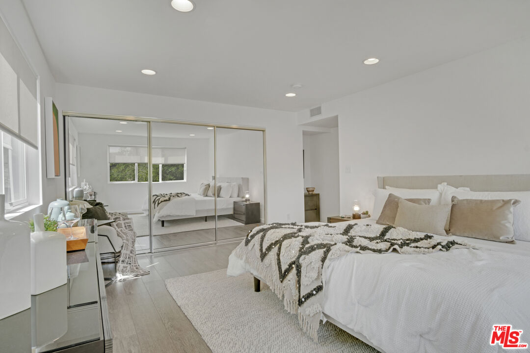 1230 Horn Ave Unit: 100