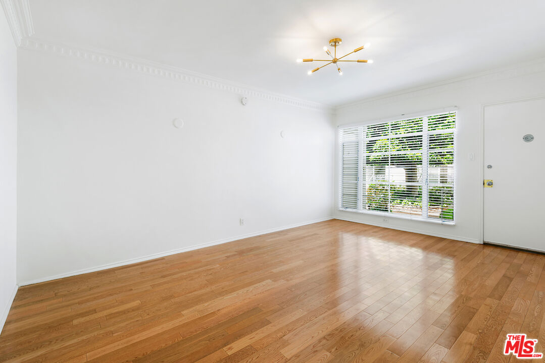 154 N Sycamore Ave Unit: 1