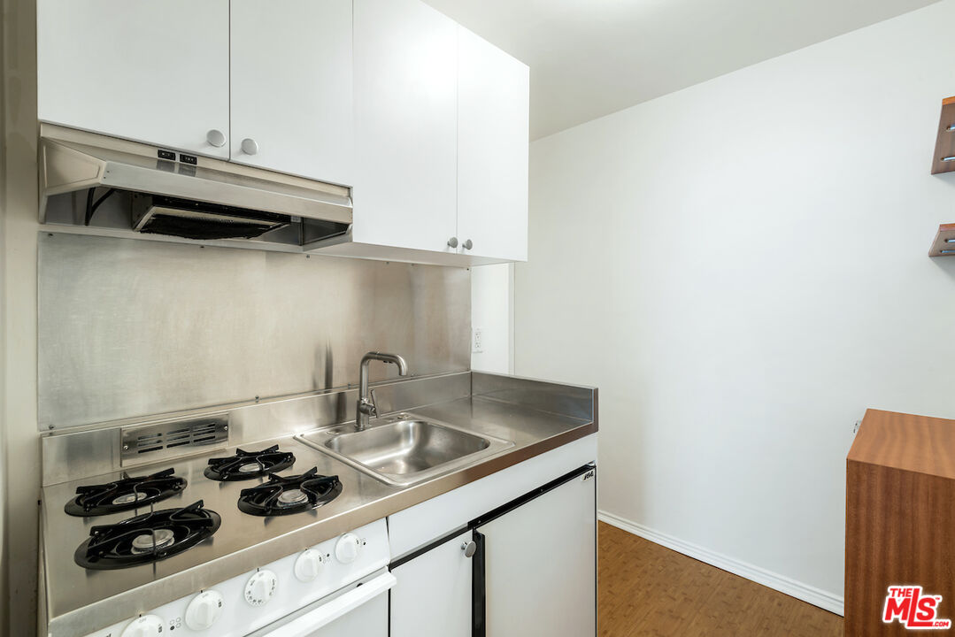 154 N Sycamore Ave Unit: 1